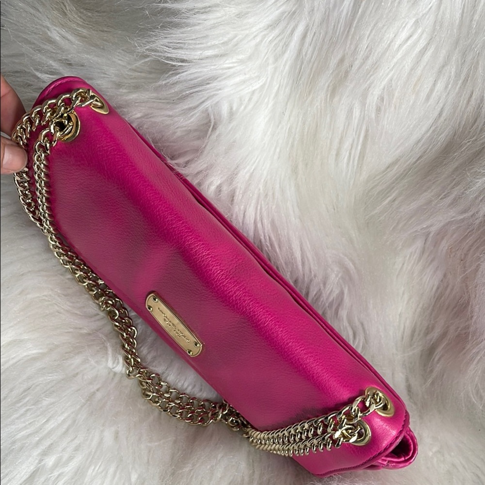 Michael Kors Fuchsia Crossbody Bag with Gold Chain - Picture 5 of 11